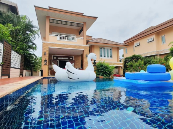 5 Bedroom 2-Storey Family Pool Villa