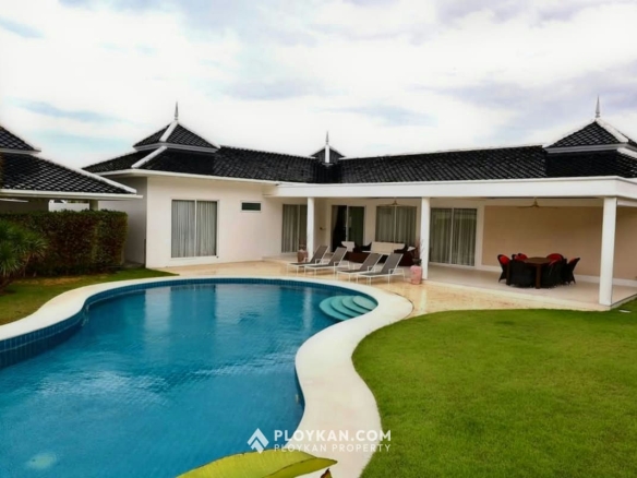 5-Bedroom Pool Villa with 2 Guest Houses for Rent