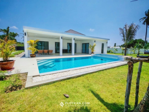 Modern 3 Bedroom Pool Villa on Large Plot in Hin Lek Fai, Hua Hin