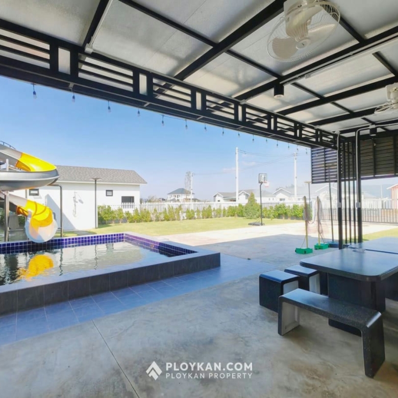 Spacious 5-Bedroom Pool Villa with Large Garden for Rent