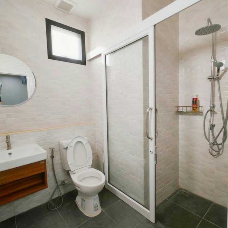 Spacious 5-Bedroom Pool Villa with Large Garden for Rent