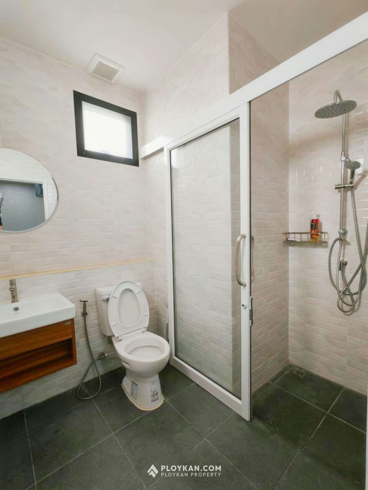 Spacious 5-Bedroom Pool Villa with Large Garden for Rent
