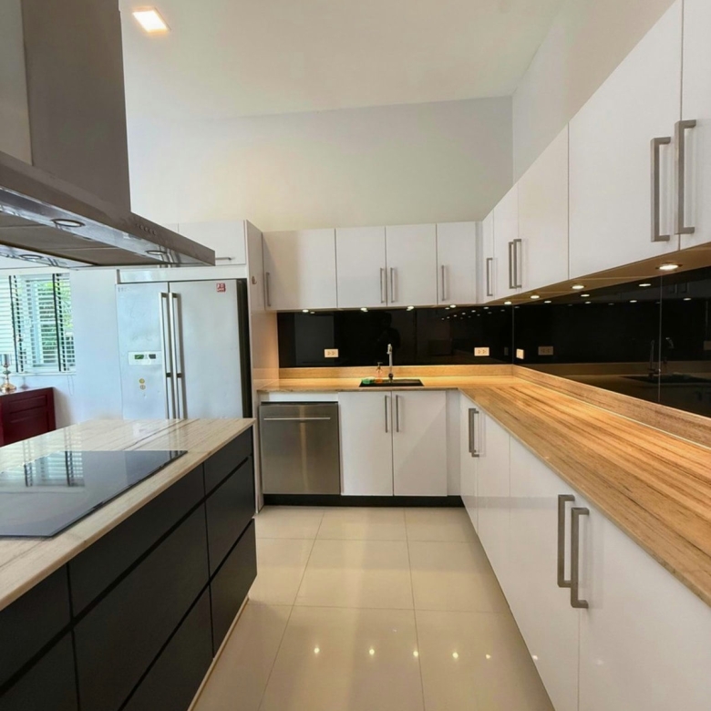Spacious 4-Bedroom Pool Villa with Large Garden in Hua Hin