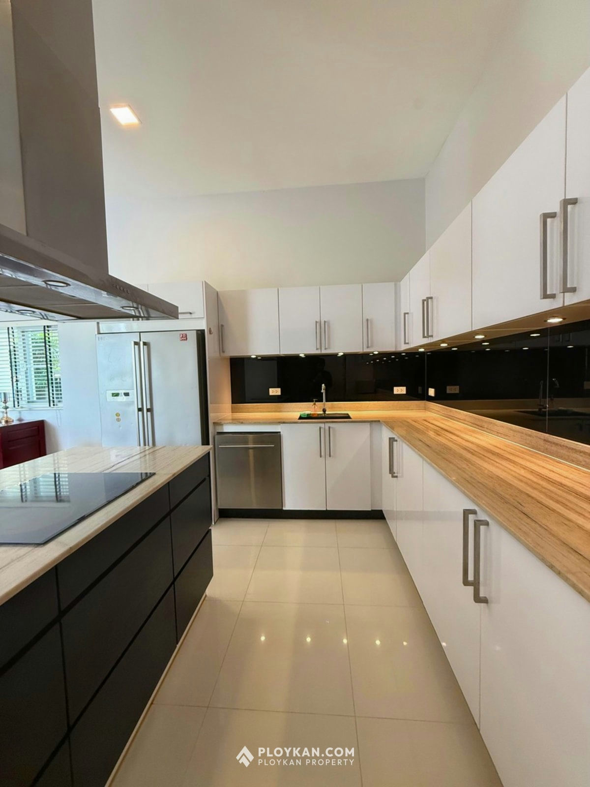 Spacious 4-Bedroom Pool Villa with Large Garden in Hua Hin
