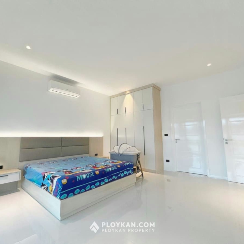 Luxury 4-Bedroom Pool Villa for Rent In The Clouds II