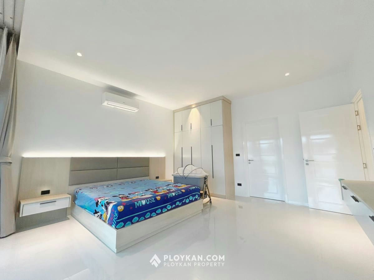 Luxury 4-Bedroom Pool Villa for Rent In The Clouds II