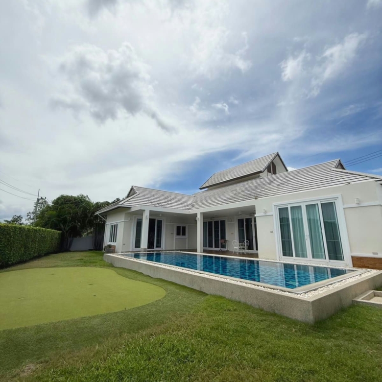 Spacious 4-Bedroom Pool Villa with Large Garden in Hua Hin