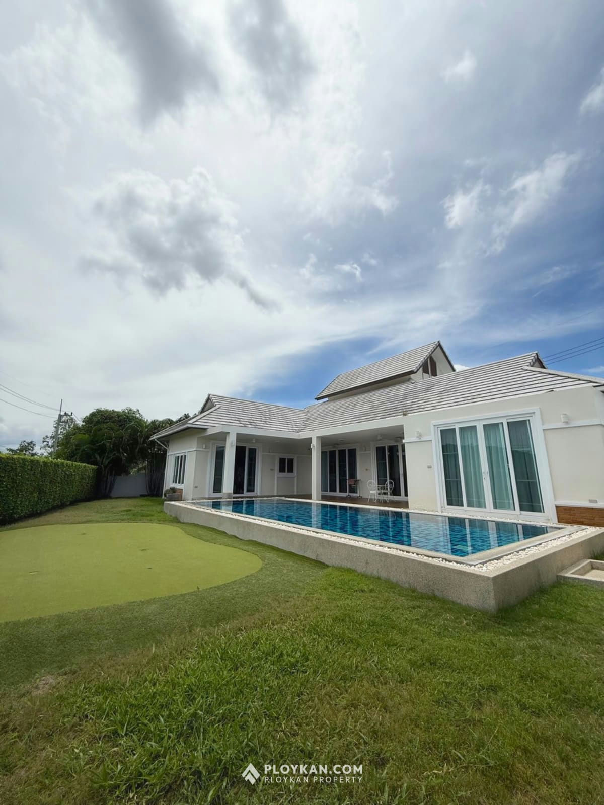 Spacious 4-Bedroom Pool Villa with Large Garden in Hua Hin