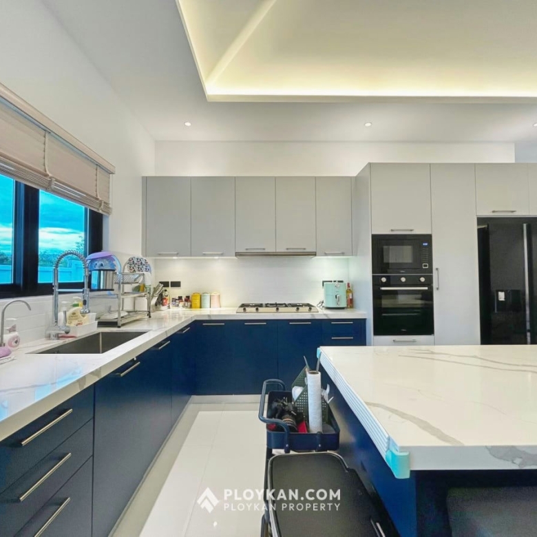 Luxury 4-Bedroom Pool Villa for Rent In The Clouds II