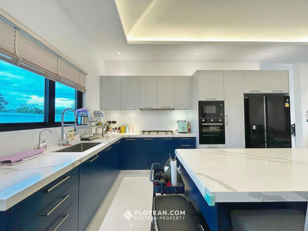 Luxury 4-Bedroom Pool Villa for Rent In The Clouds II
