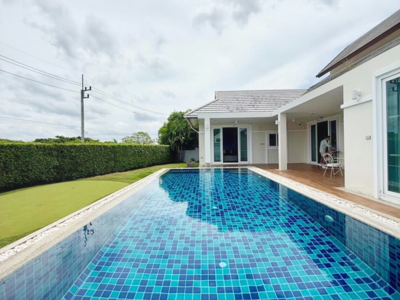 Spacious 4-Bedroom Pool Villa with Large Garden in Hua Hin