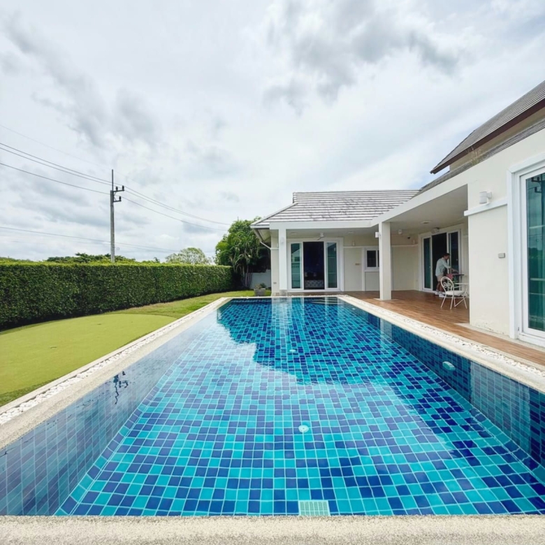 Spacious 4-Bedroom Pool Villa with Large Garden in Hua Hin