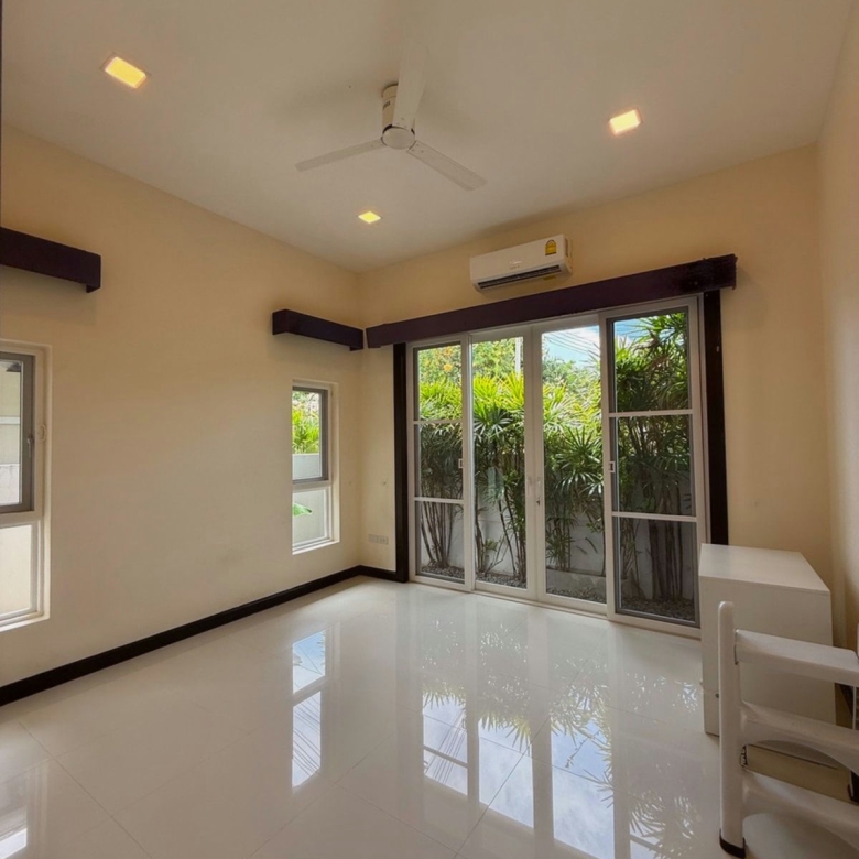 Spacious 4-Bedroom Pool Villa with Large Garden in Hua Hin