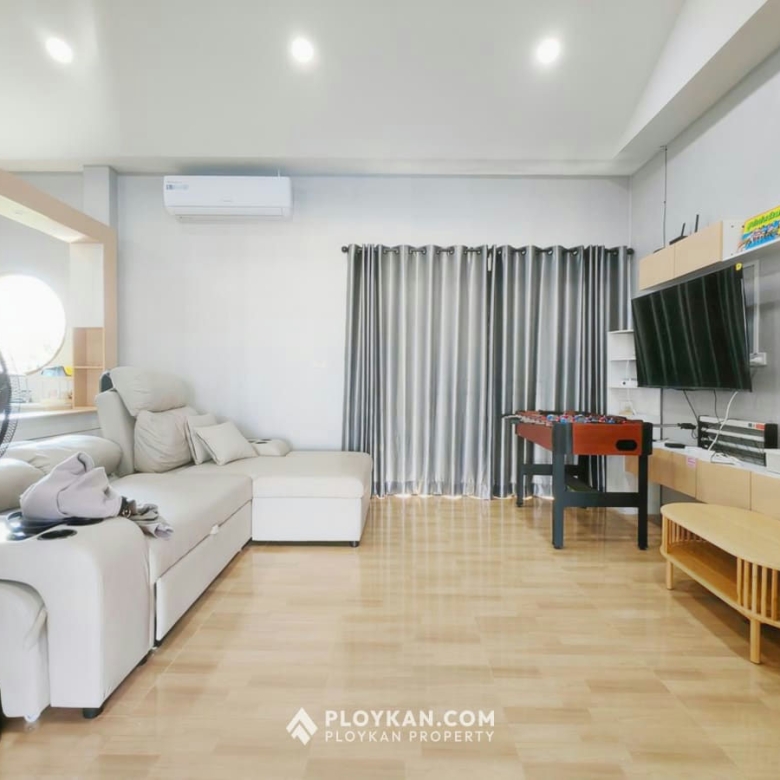 Spacious 5-Bedroom Pool Villa with Large Garden for Rent
