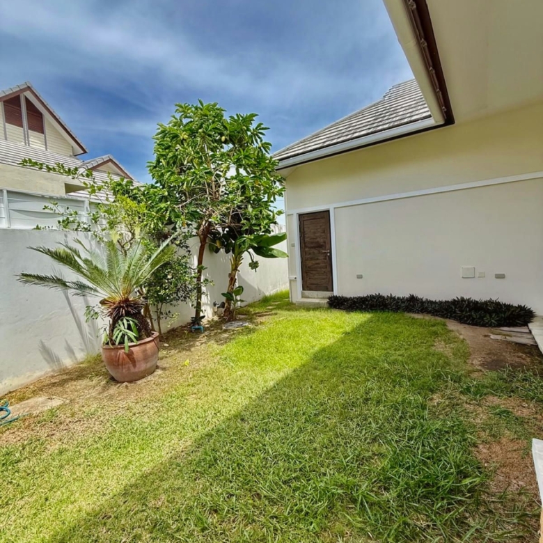 Spacious 4-Bedroom Pool Villa with Large Garden in Hua Hin