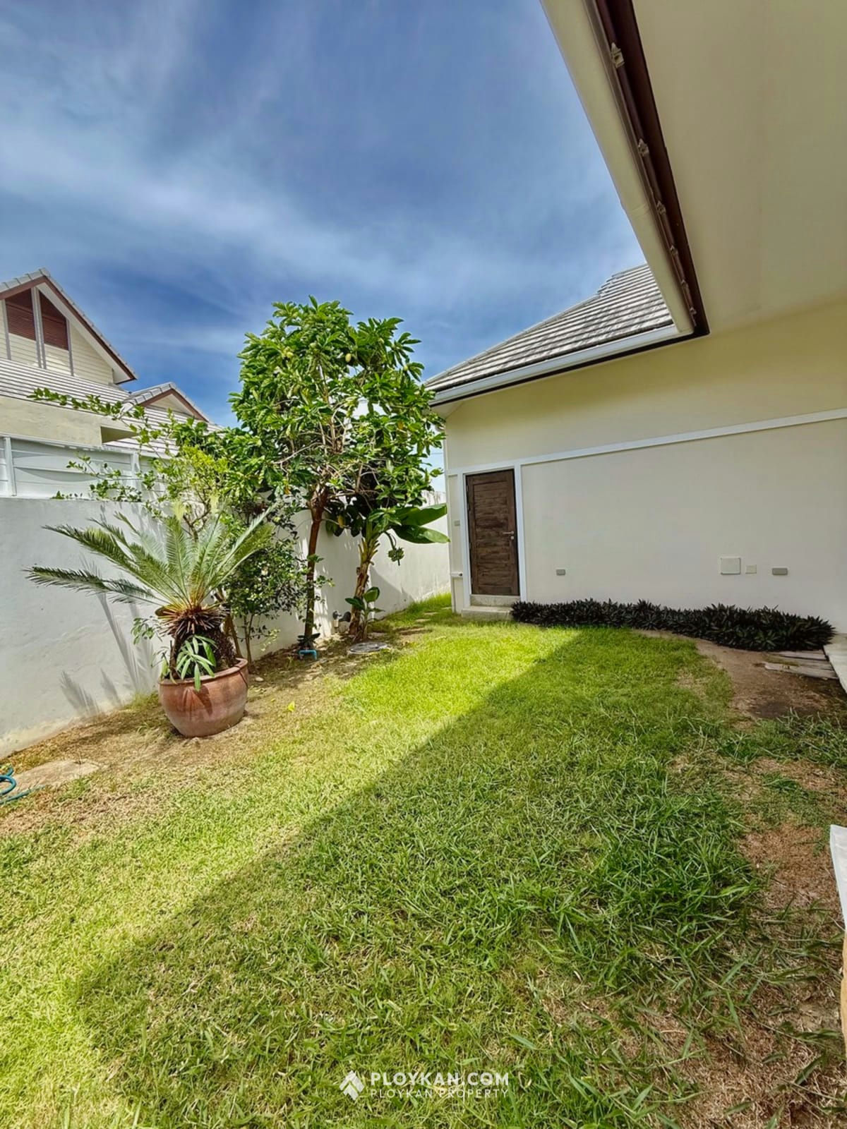 Spacious 4-Bedroom Pool Villa with Large Garden in Hua Hin