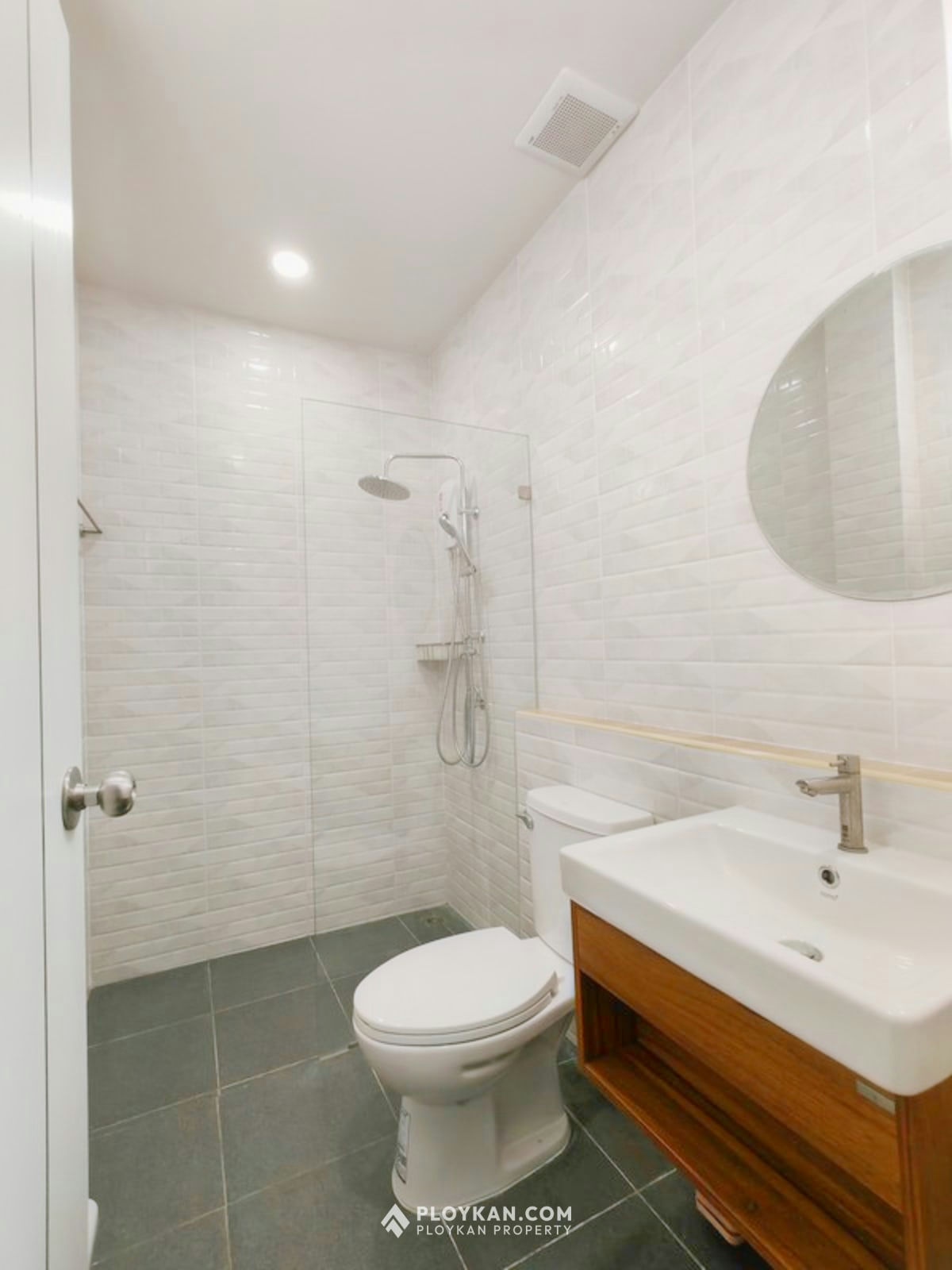 Spacious 5-Bedroom Pool Villa with Large Garden for Rent