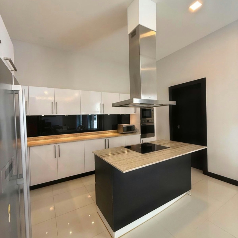 Spacious 4-Bedroom Pool Villa with Large Garden in Hua Hin