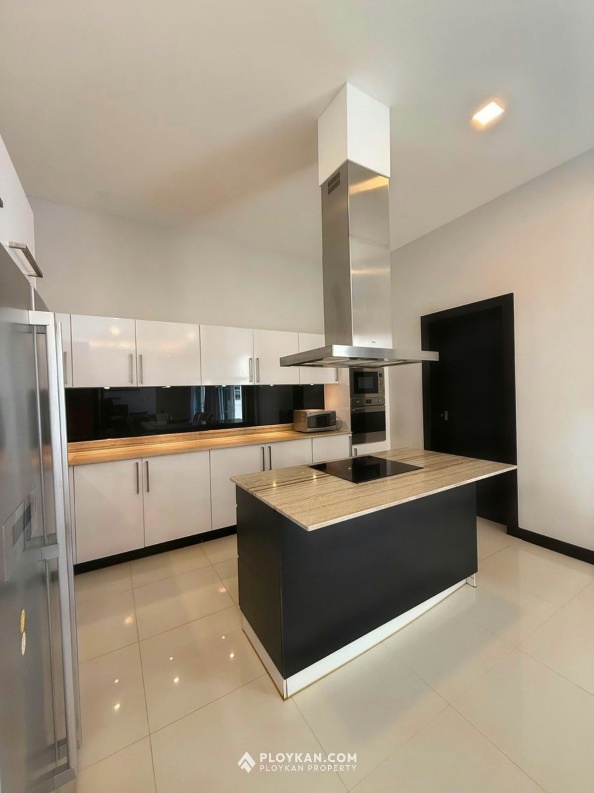 Spacious 4-Bedroom Pool Villa with Large Garden in Hua Hin