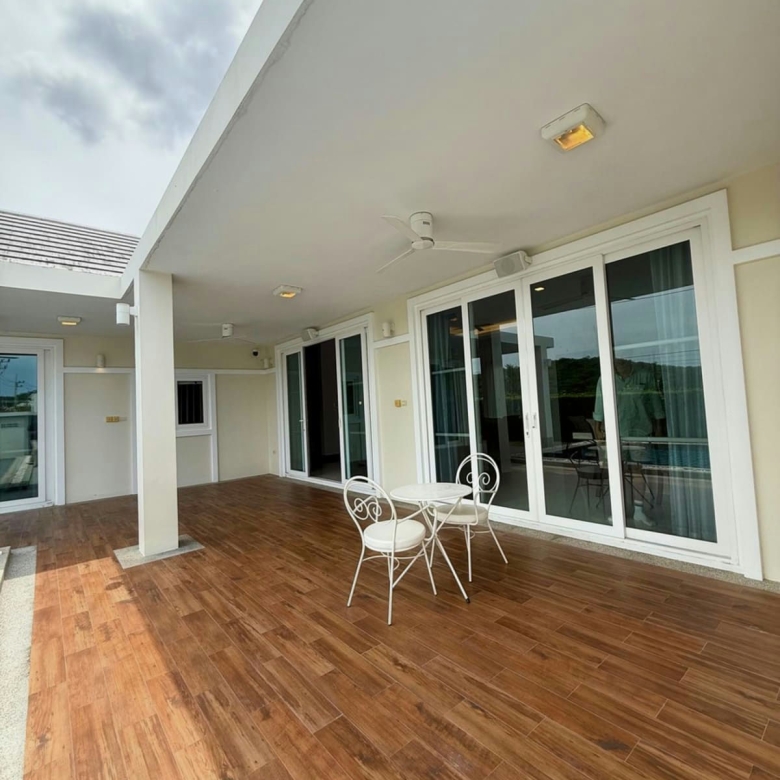 Spacious 4-Bedroom Pool Villa with Large Garden in Hua Hin