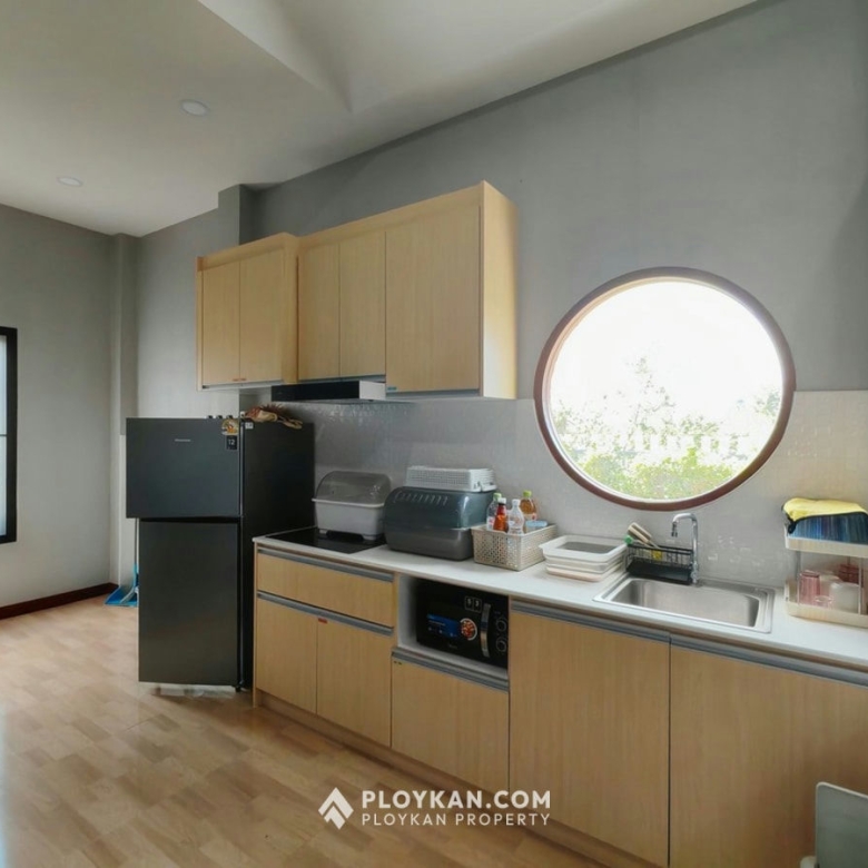 Spacious 5-Bedroom Pool Villa with Large Garden for Rent