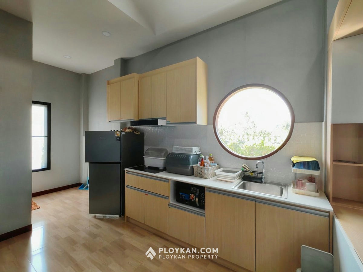 Spacious 5-Bedroom Pool Villa with Large Garden for Rent