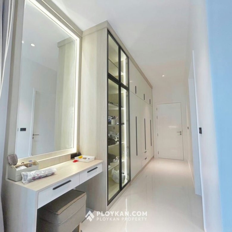 Luxury 4-Bedroom Pool Villa for Rent In The Clouds II