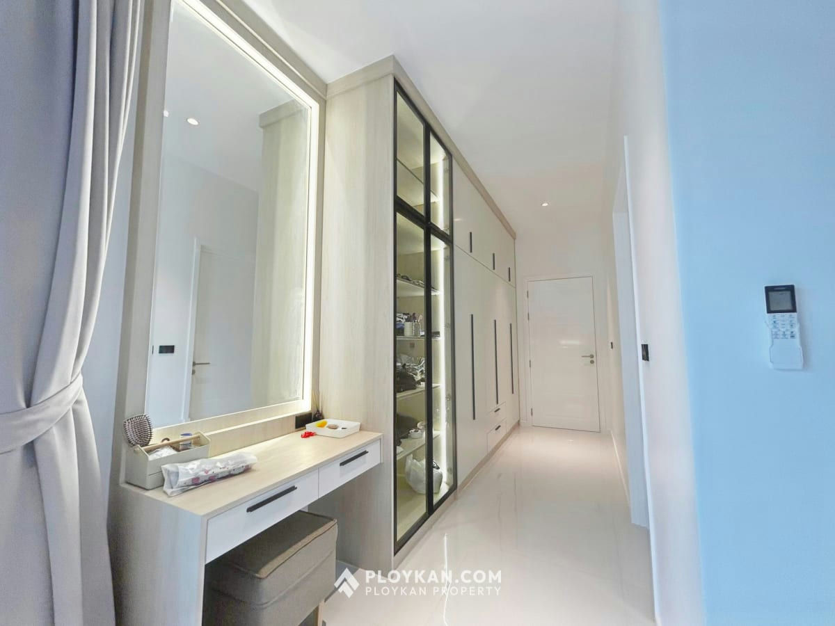 Luxury 4-Bedroom Pool Villa for Rent In The Clouds II