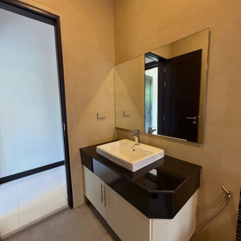 Spacious 4-Bedroom Pool Villa with Large Garden in Hua Hin