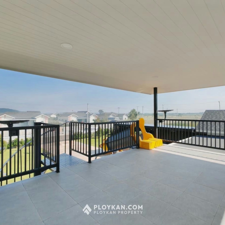 Spacious 5-Bedroom Pool Villa with Large Garden for Rent