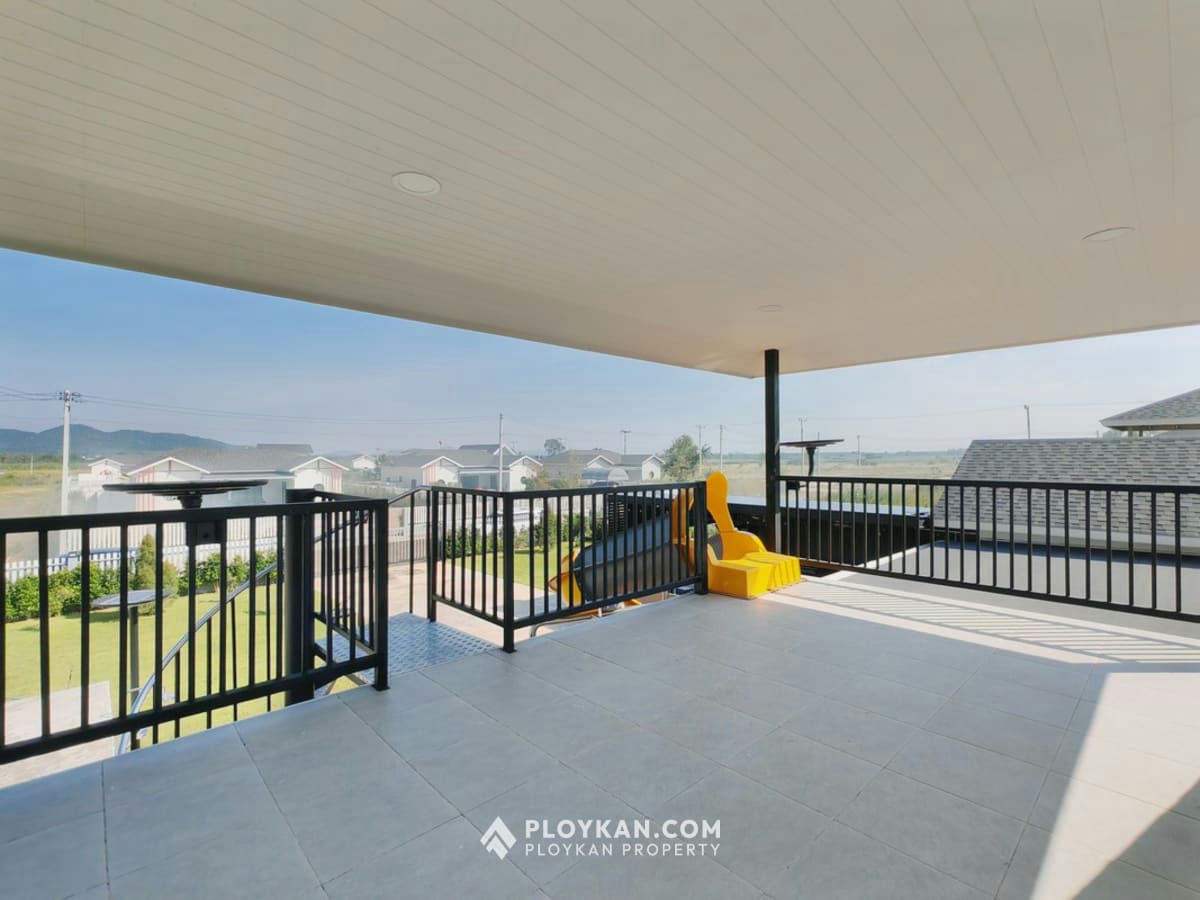Spacious 5-Bedroom Pool Villa with Large Garden for Rent