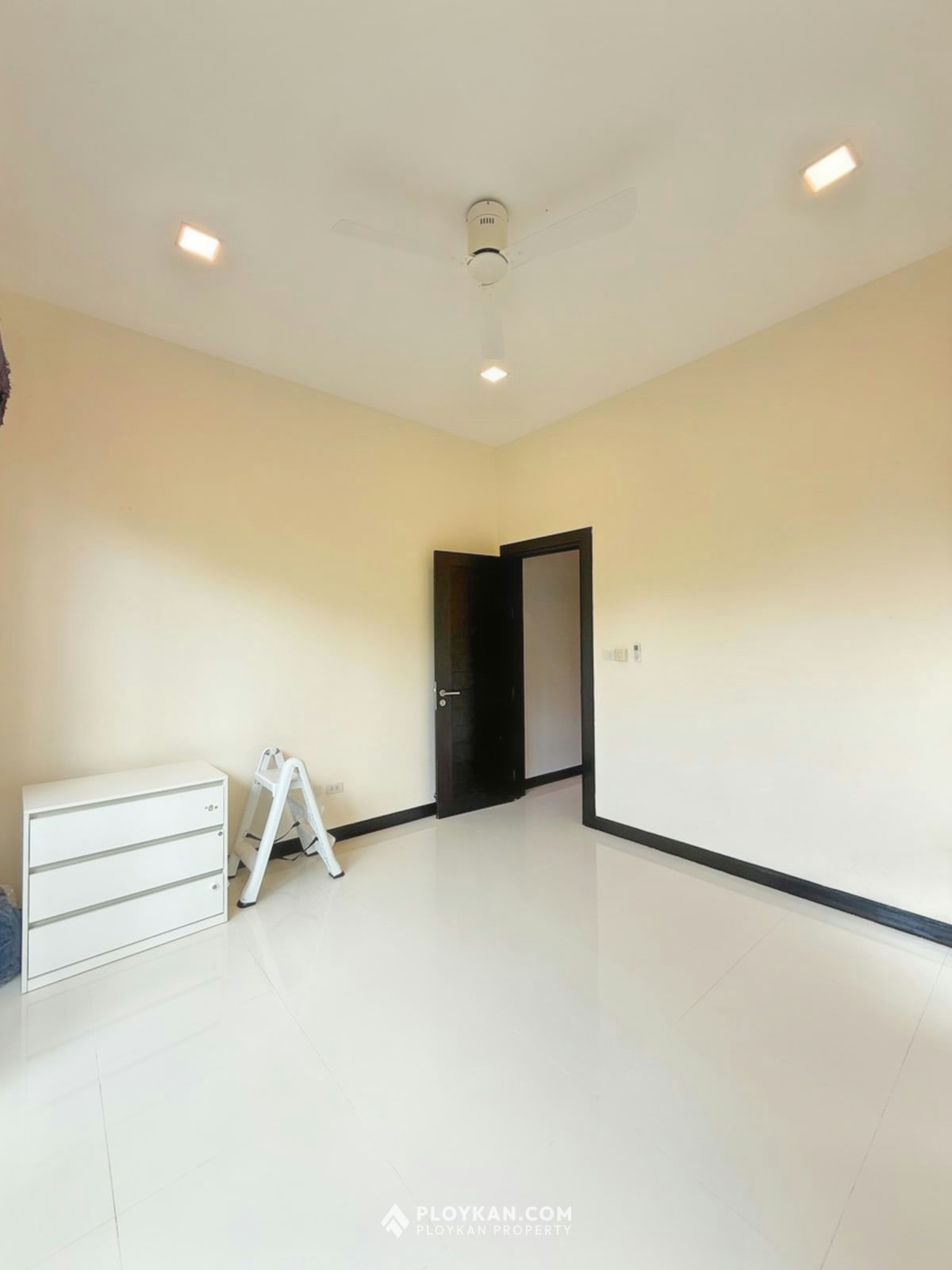 Spacious 4-Bedroom Pool Villa with Large Garden in Hua Hin