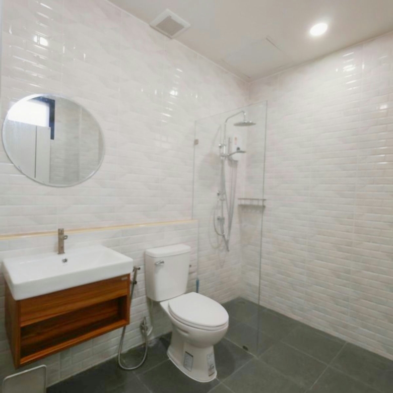 Spacious 5-Bedroom Pool Villa with Large Garden for Rent