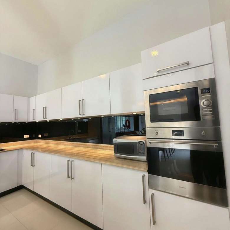 Spacious 4-Bedroom Pool Villa with Large Garden in Hua Hin