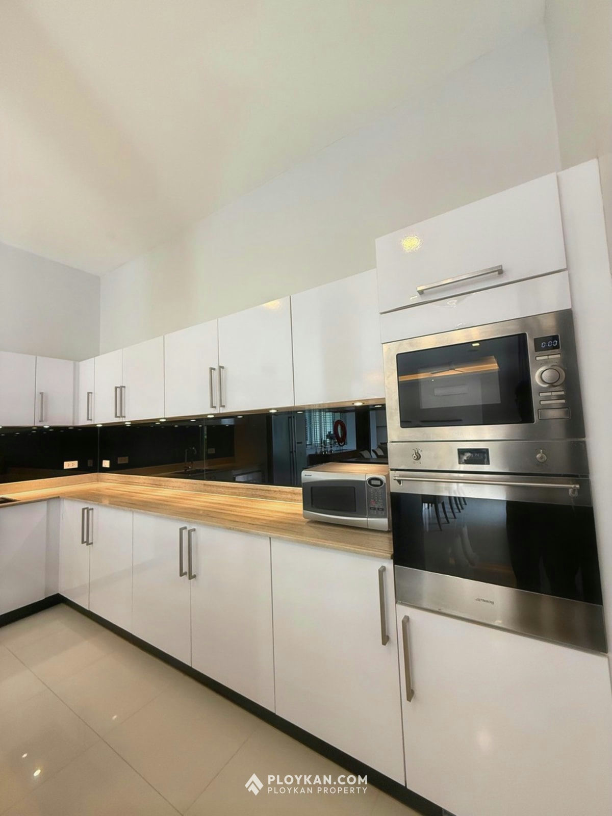 Spacious 4-Bedroom Pool Villa with Large Garden in Hua Hin