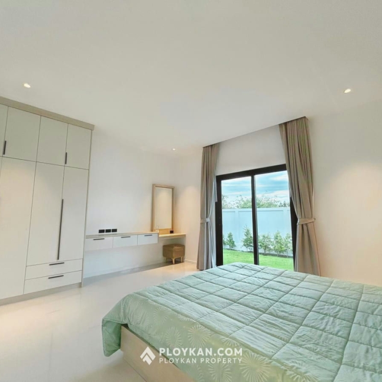 Luxury 4-Bedroom Pool Villa for Rent In The Clouds II