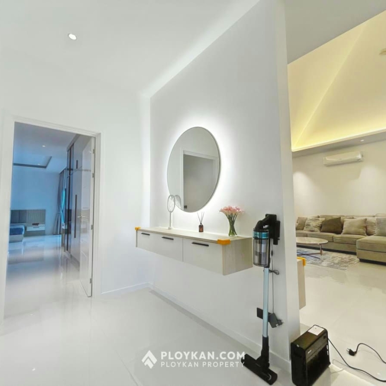 Luxury 4-Bedroom Pool Villa for Rent In The Clouds II