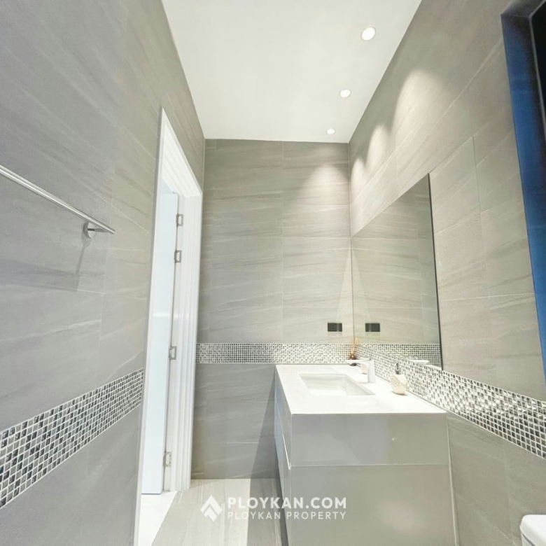 Luxury 4-Bedroom Pool Villa for Rent In The Clouds II