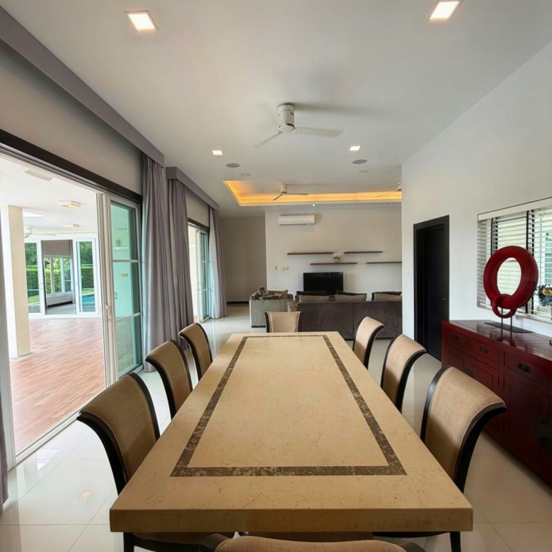 Spacious 4-Bedroom Pool Villa with Large Garden in Hua Hin