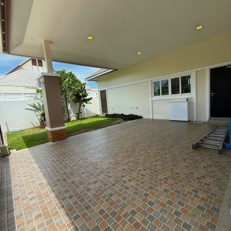 Spacious 4-Bedroom Pool Villa with Large Garden in Hua Hin