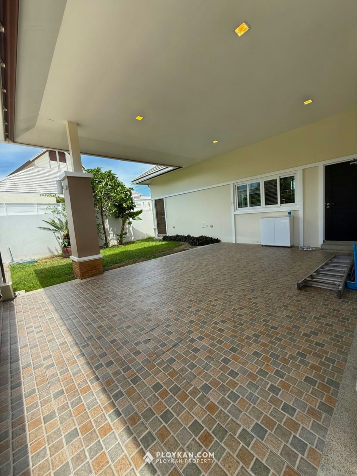 Spacious 4-Bedroom Pool Villa with Large Garden in Hua Hin