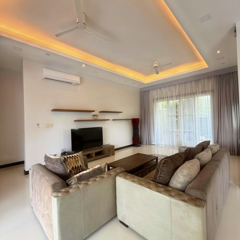 Spacious 4-Bedroom Pool Villa with Large Garden in Hua Hin