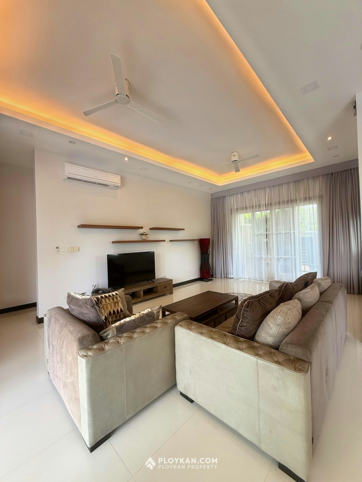 Spacious 4-Bedroom Pool Villa with Large Garden in Hua Hin