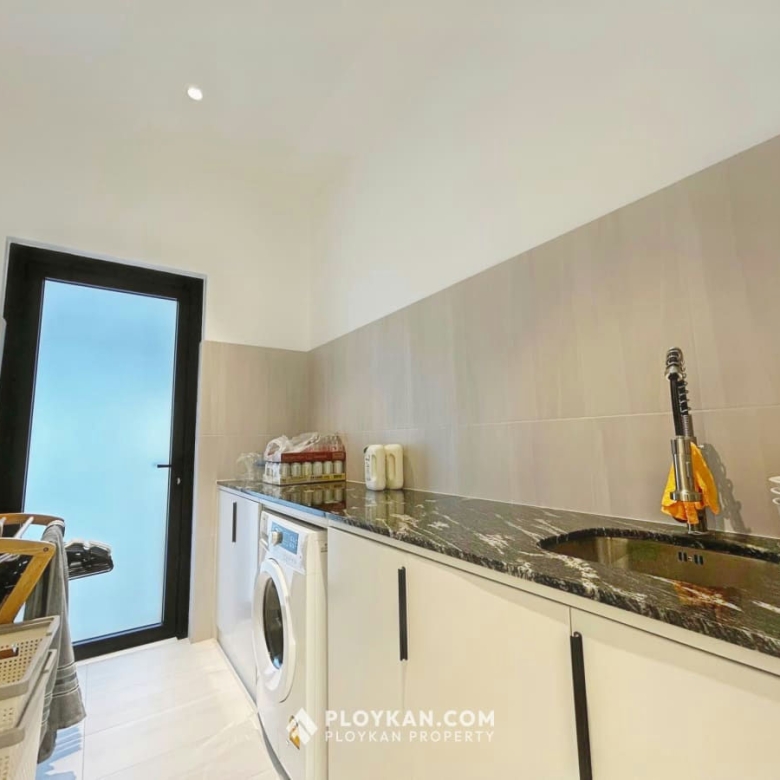 Luxury 4-Bedroom Pool Villa for Rent In The Clouds II