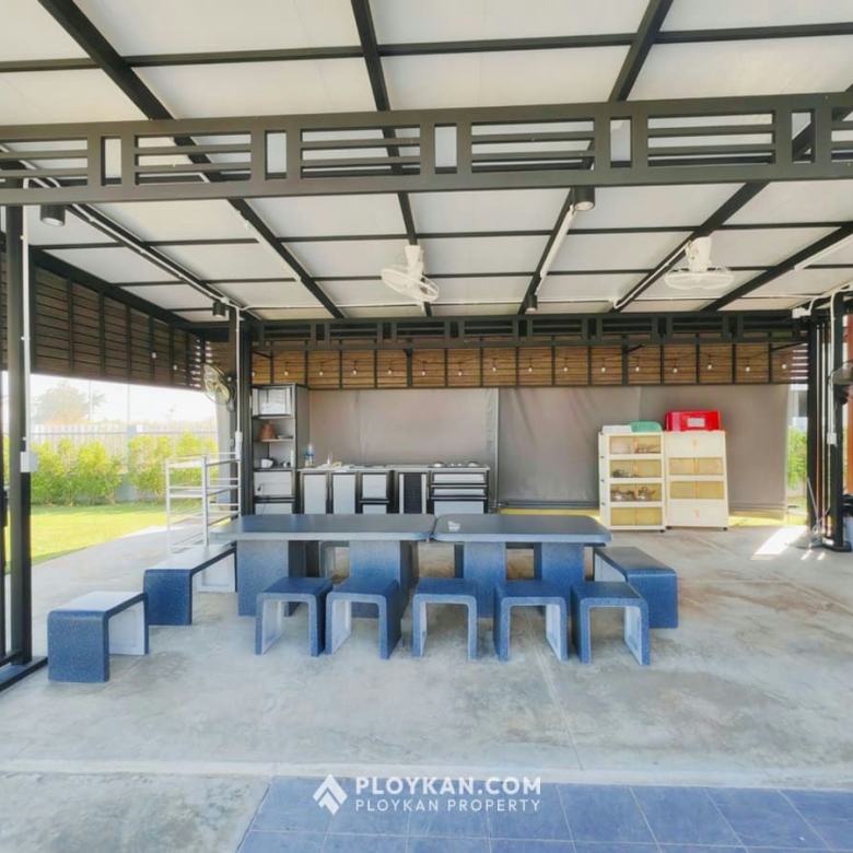 Spacious 5-Bedroom Pool Villa with Large Garden for Rent