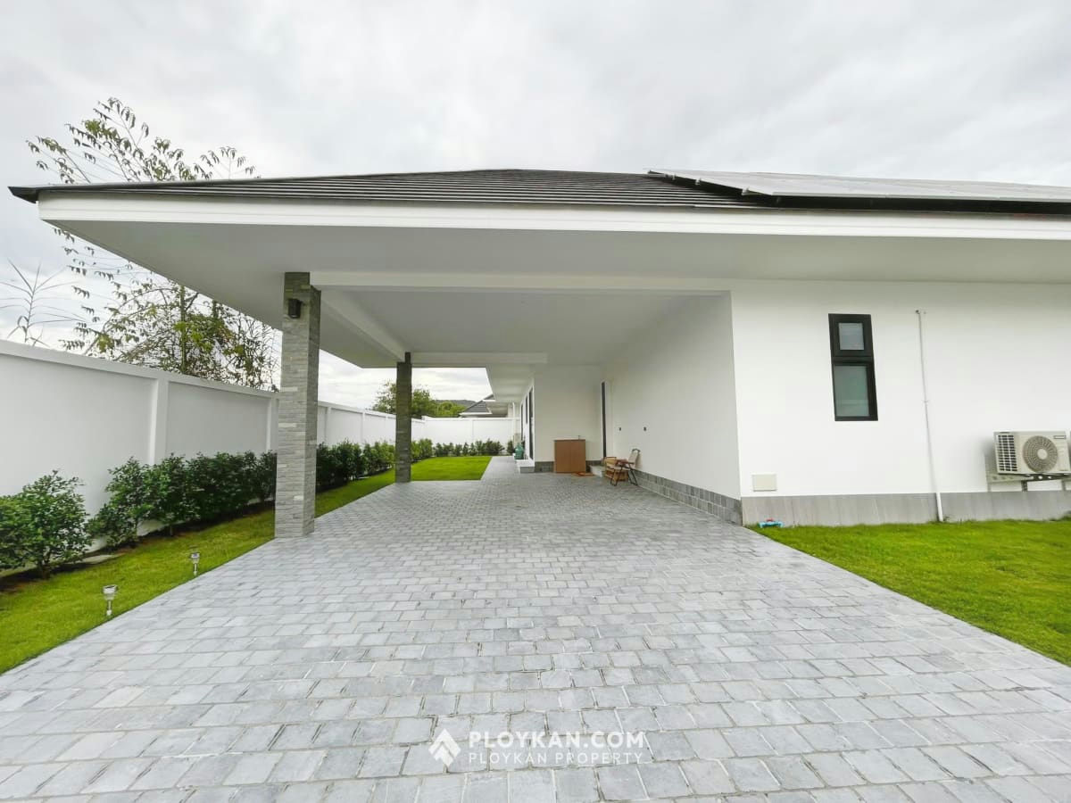 Luxury 4-Bedroom Pool Villa for Rent In The Clouds II
