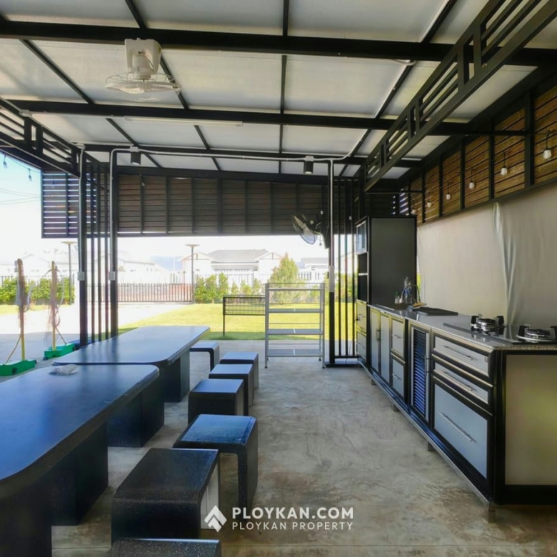 Spacious 5-Bedroom Pool Villa with Large Garden for Rent