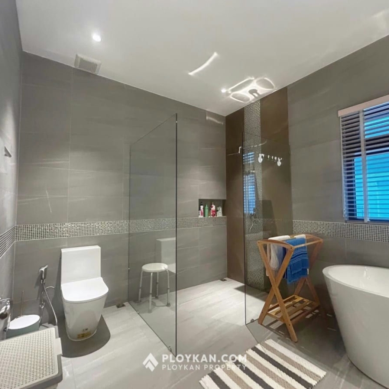 Luxury 4-Bedroom Pool Villa for Rent In The Clouds II