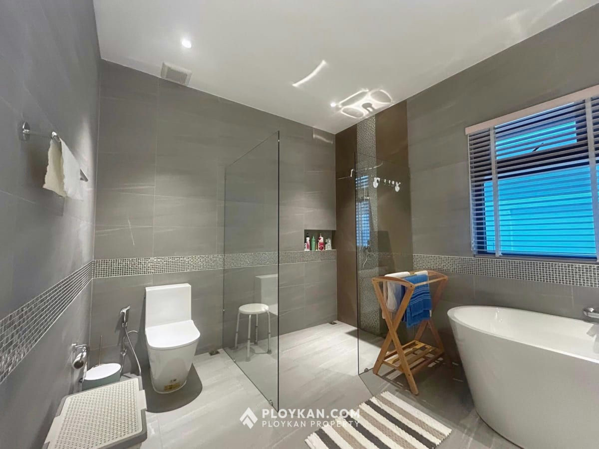 Luxury 4-Bedroom Pool Villa for Rent In The Clouds II