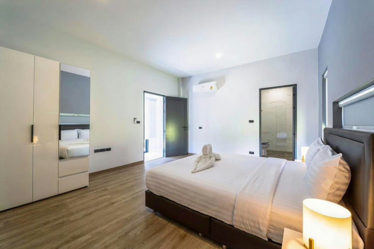 Modern Luxury Private Pool Villa for Rent near the Center of Hua Hin